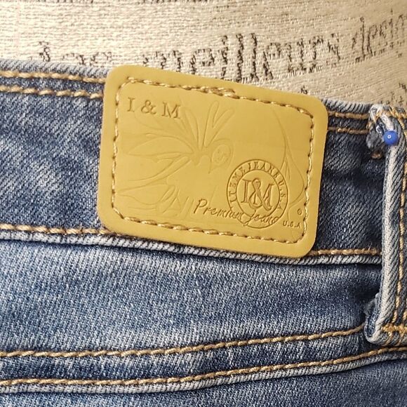 Distressed Paperbag Cutoff Denim Jeans - Picture 8 of 11